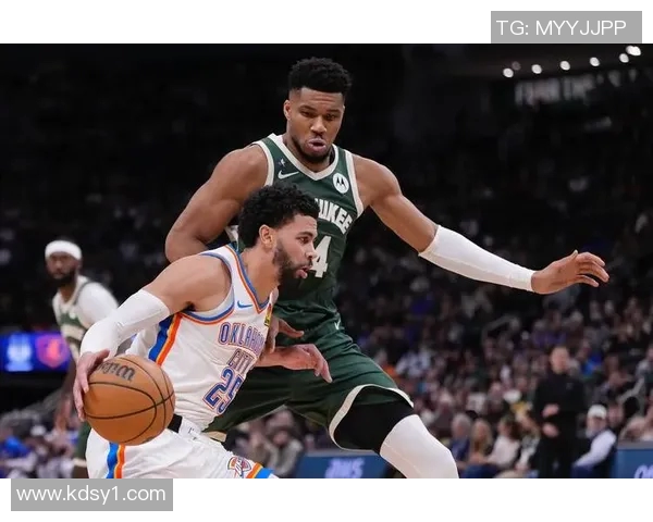 字母哥愤怒撕裂球衣雄鹿惨败后更衣室内冲突不断引发关注