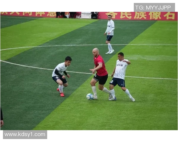 安郅与泰雷克的激烈对决揭示了足球战术的深度与魅力