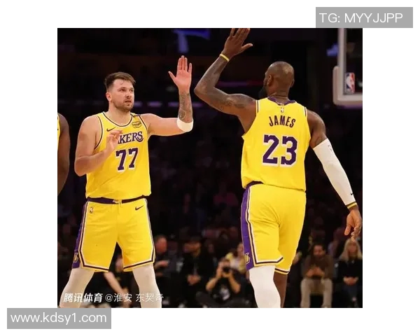 马刺与湖人经典对决集锦回顾精彩瞬间与传奇球员表现 马刺与湖人经典对决集锦回顾精彩瞬间与传奇球员表现